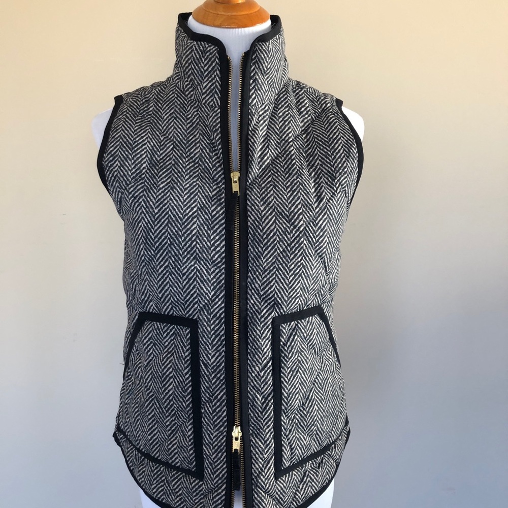 J Crew vest size XXS but fits like small.